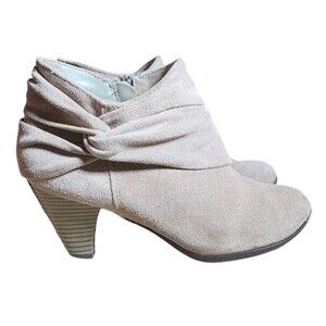Andrew Geller Fabry Beige Suede Leather Heeled Booties Women's Size 8